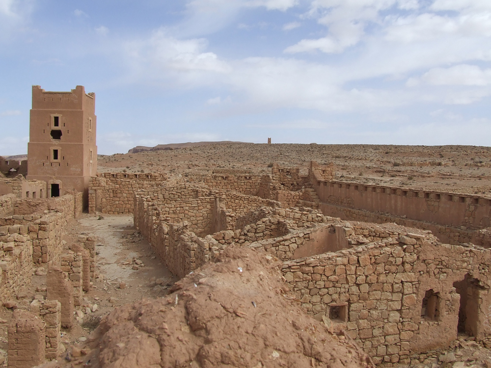 http://www.world-archaeology.com/wp-content/uploads/2012/09/Interior-from-SW-tower.jpg
