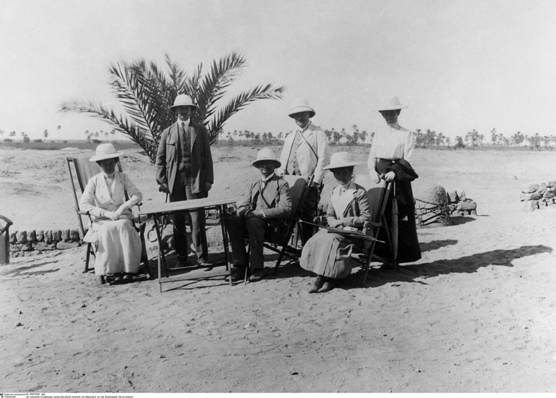 Ludwig Borchardt (sitting) with the German expedition in Amarna. Image
